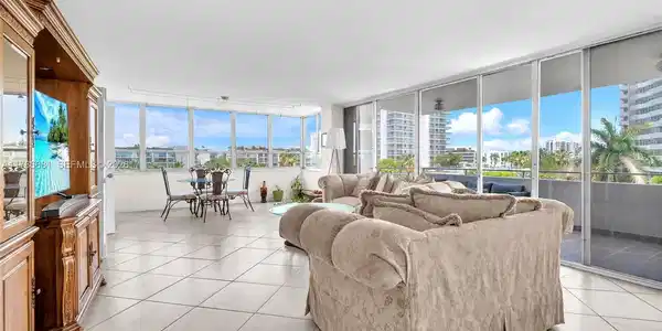 11 Island Ave