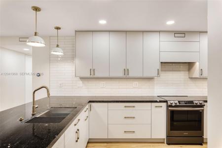 100 Edgewater Dr