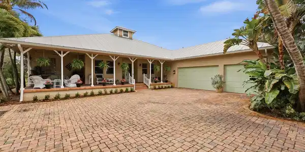 2412 SE Saint Lucie