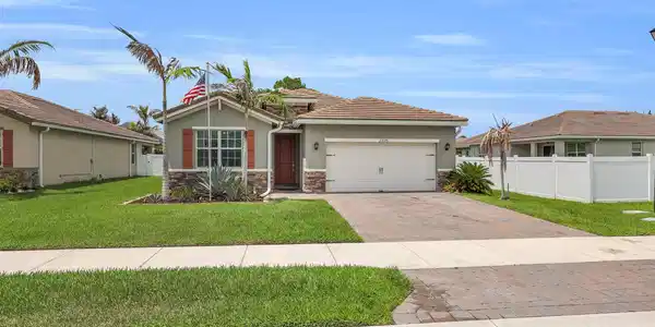 2335 SW Strawberry