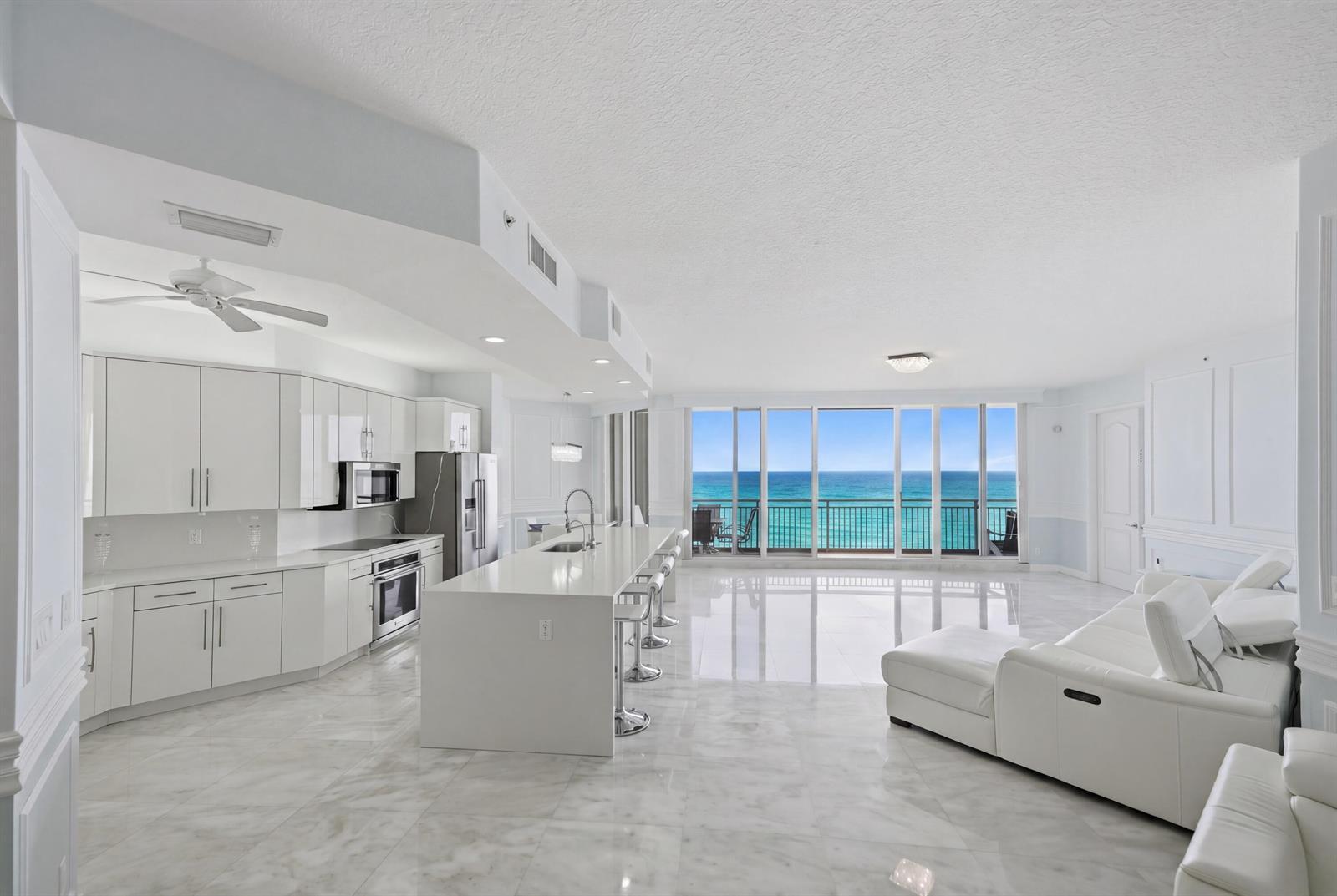 Image 2: BeachCondo_013