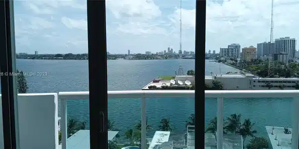 7910 Harbor Island Dr