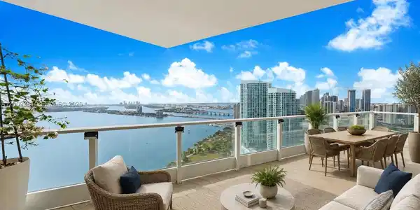 2020 N Bayshore Dr