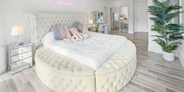 1460 Marseille Dr
