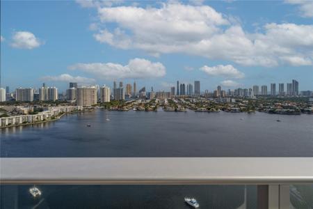 17301 Biscayne