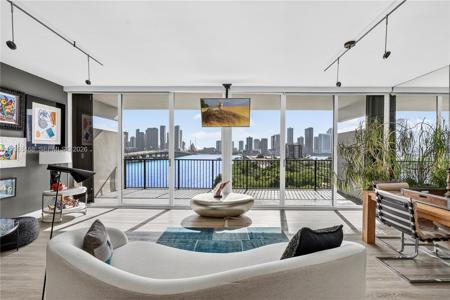 1000 Venetian Way
