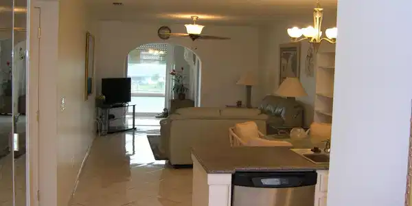 Image 3: Foyer