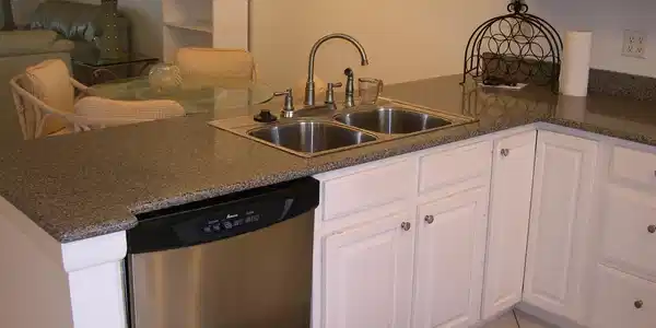 Image 4: Kitchen