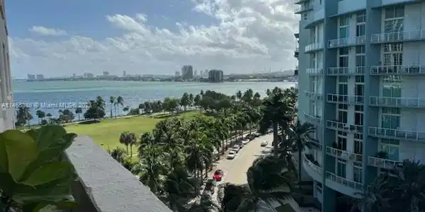 2000 N Bayshore Dr