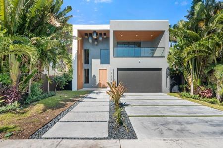 727 NE 17th Way