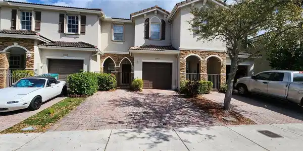 8909 SW 225th Ter