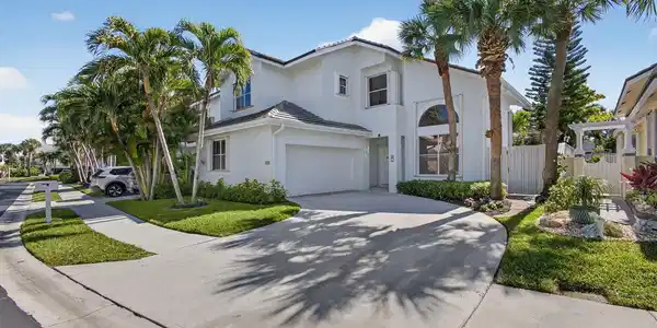 3057 Genoa