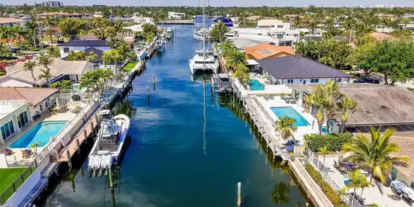 Image 2: Direct access to intracoastal