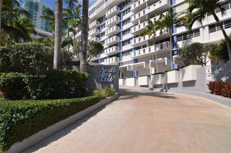 800 West Ave