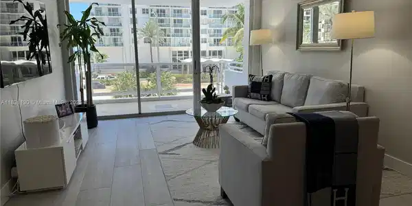 5700 Collins Ave