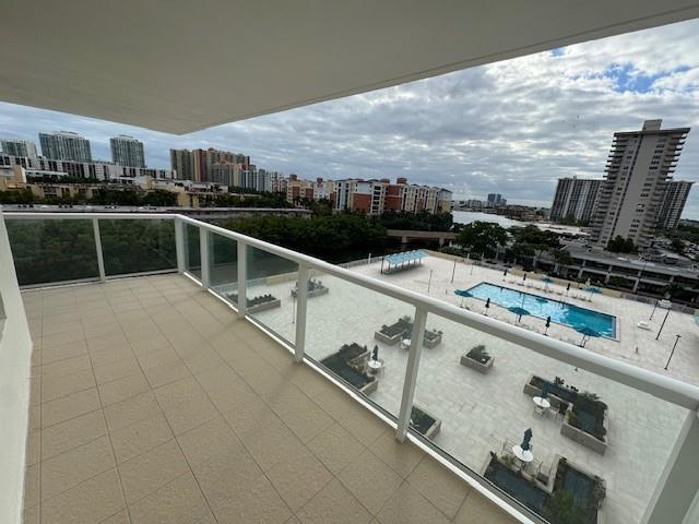 Image 4: Balcony