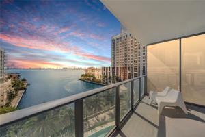460 NE 28th St Unit 601