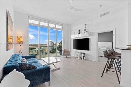 7900 Harbor Island Dr