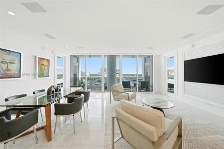 715 Bayshore Dr