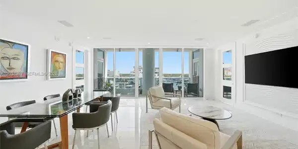 715 Bayshore Dr