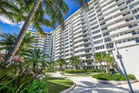 100 Lincoln Rd