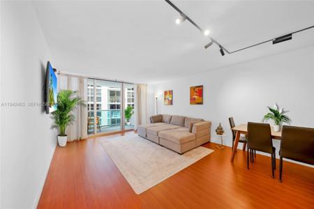 1200 West Ave
