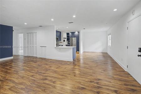6815 Edgewater Dr