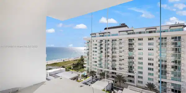 9511 Collins Ave