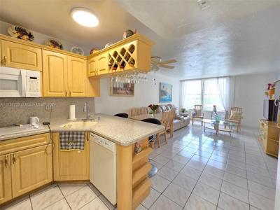 2899 Collins Ave