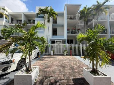 641 Espanola Way