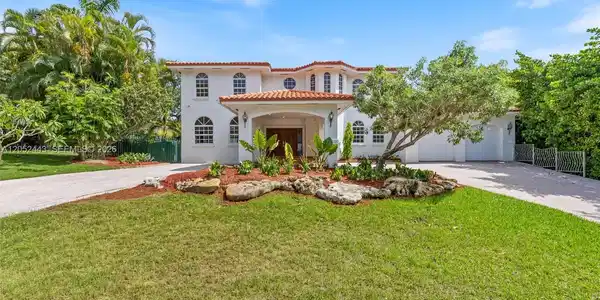 145 W Sunrise Ave