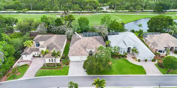 2466 SW Bridgeview