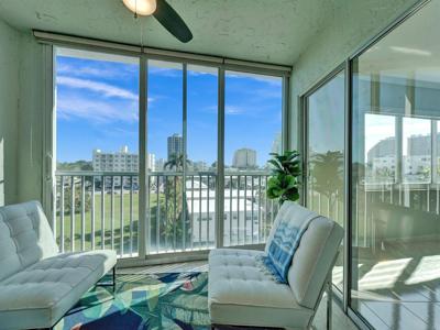 720 Bayshore