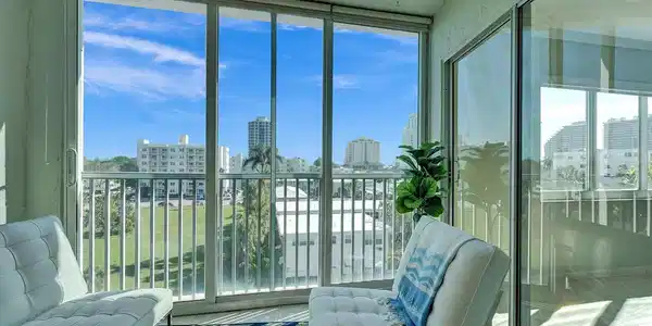 720 Bayshore