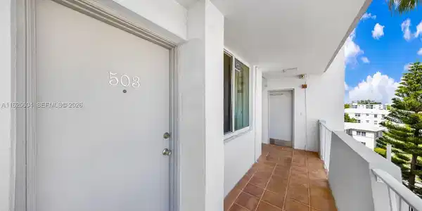 7133 Bay Dr