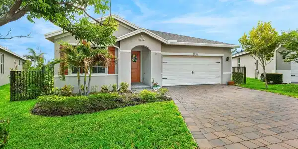 2770 NE Breezeway