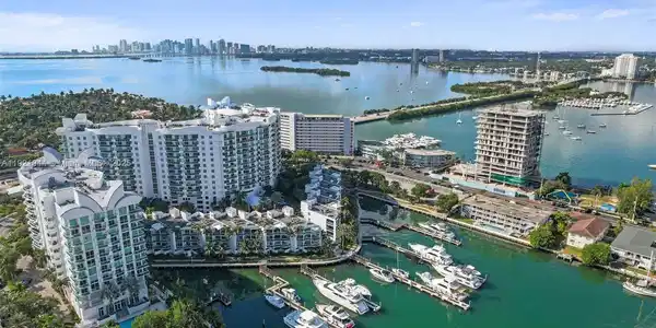 7914 Harbor Island Dr
