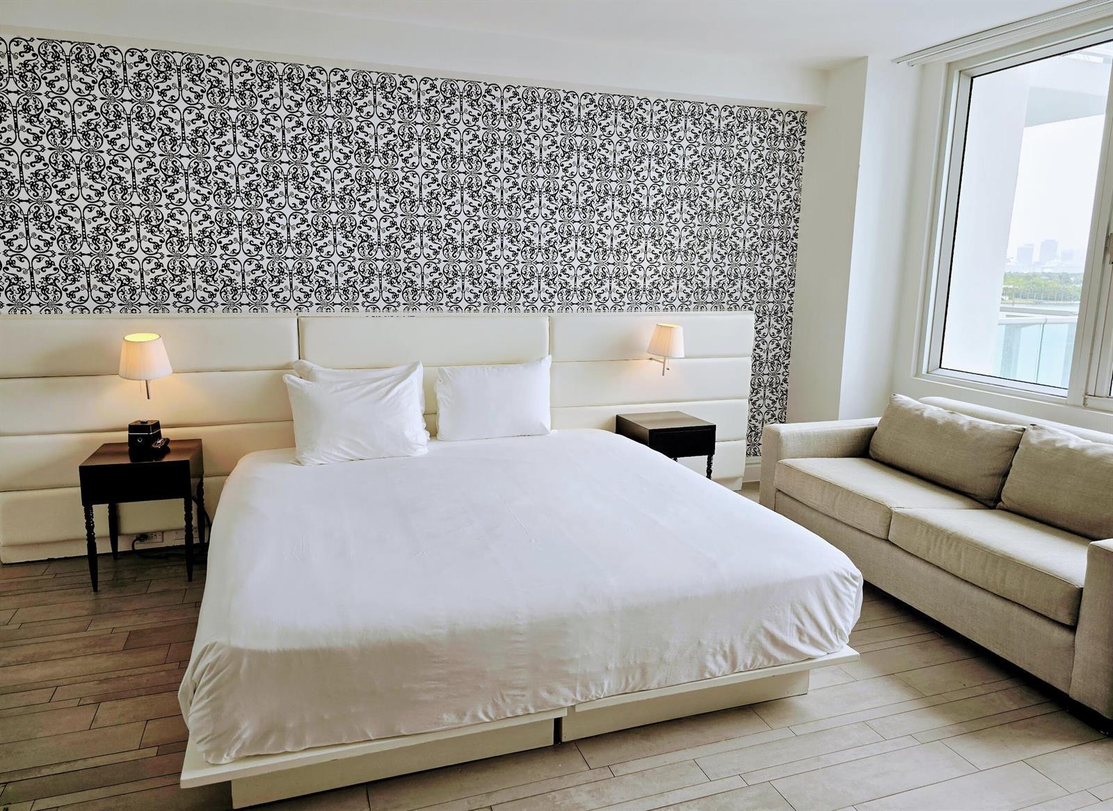 Image 3: Bedroom