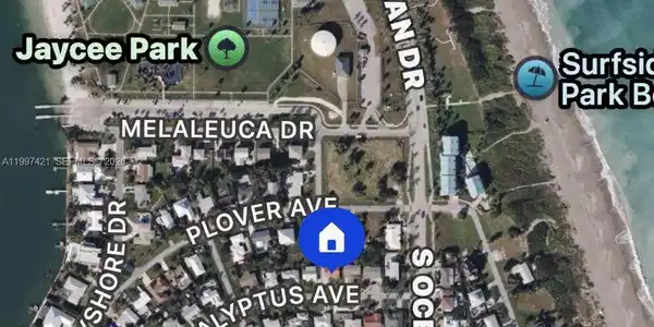Image 4: BEST LOCATION ON THE ISLAND!!!