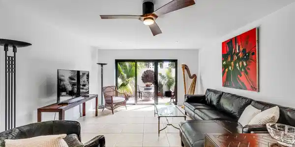 547 NE 7th