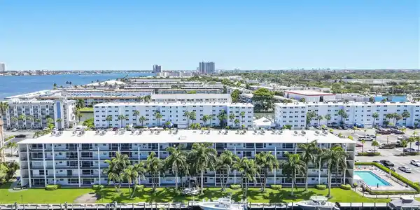 109 Paradise Harbour