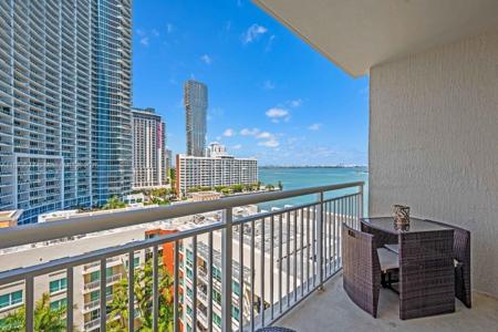 2000 N Bayshore Dr