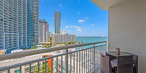 2000 N Bayshore Dr