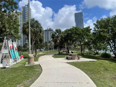 1750 N Bayshore Dr