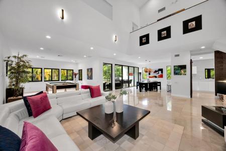 2000 S Bayshore Dr