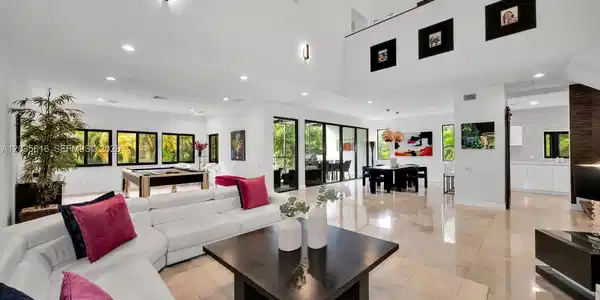 2000 S Bayshore Dr