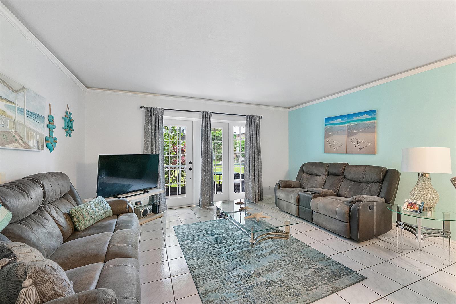 Image 2: 219 Ne 14th Ave u107_004