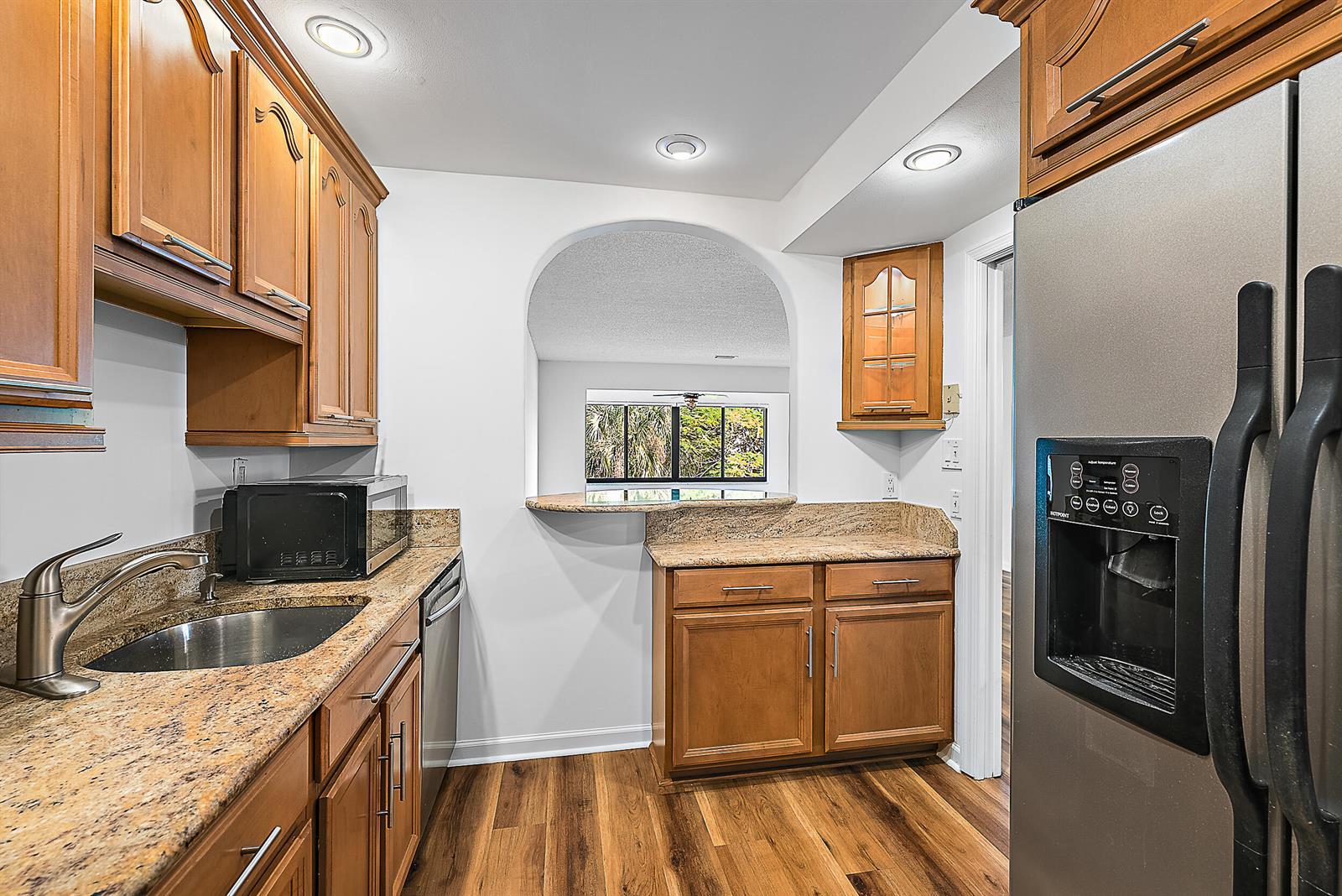 Image 4: Kitchen