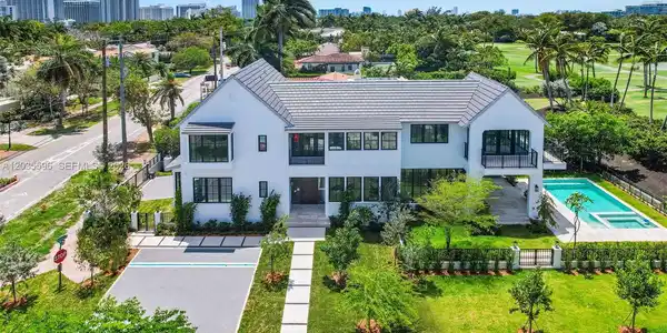 5262 La Gorce Dr