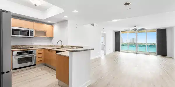 2640 Lake Shore